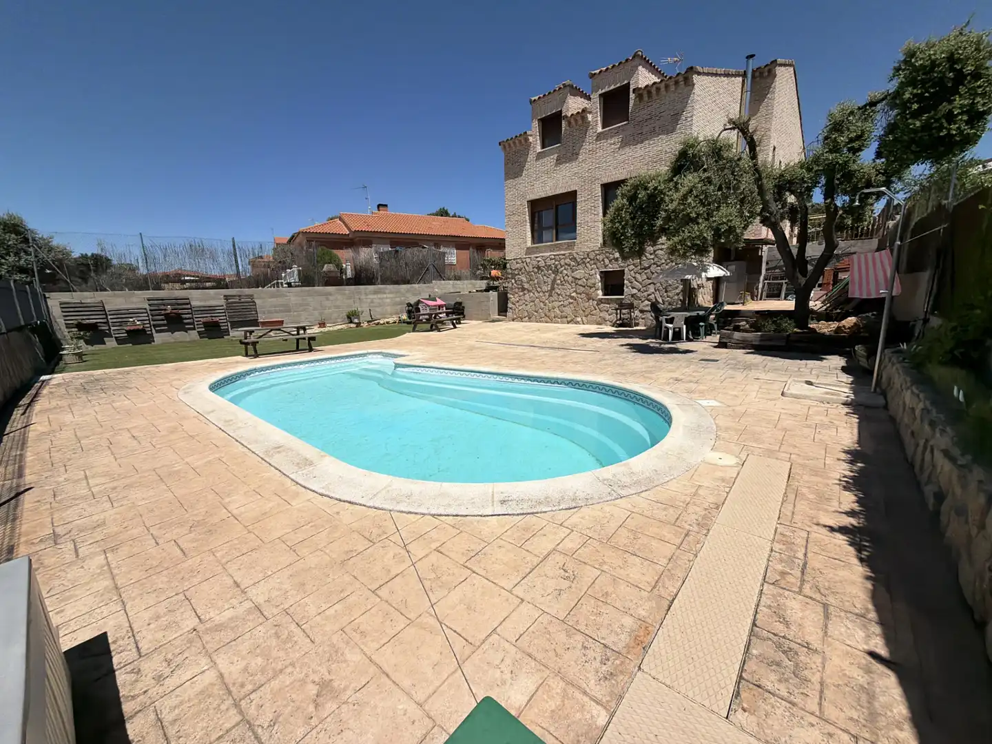 Piscina de Casa o chalet en venta en Chiloeches con Aire acondicionado, Calefacción y Jardín privado