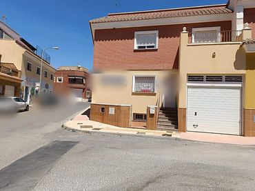 Casa con balcón en venta en Adra