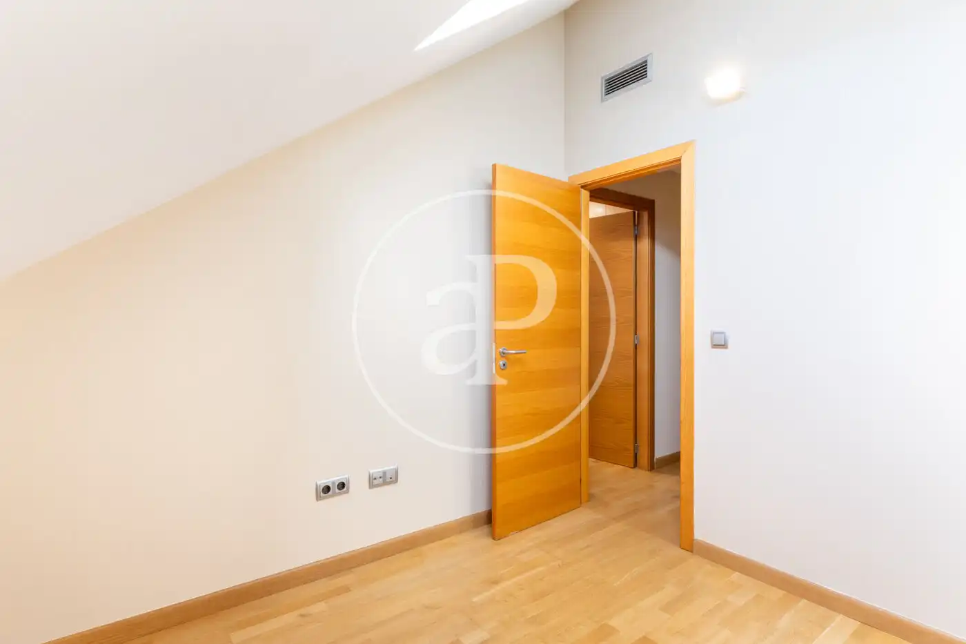 Maisonette zum Verkauf in Valencia mit Klimaanlage, Heizung und Terrasse