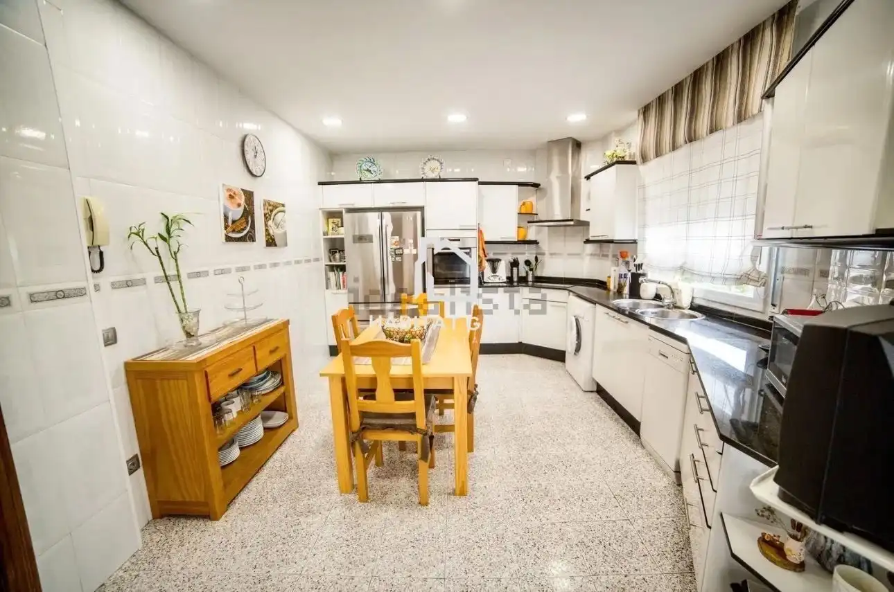 Küche von Maisonette zum Verkauf in Flix mit Klimaanlage, Heizung und Terrasse