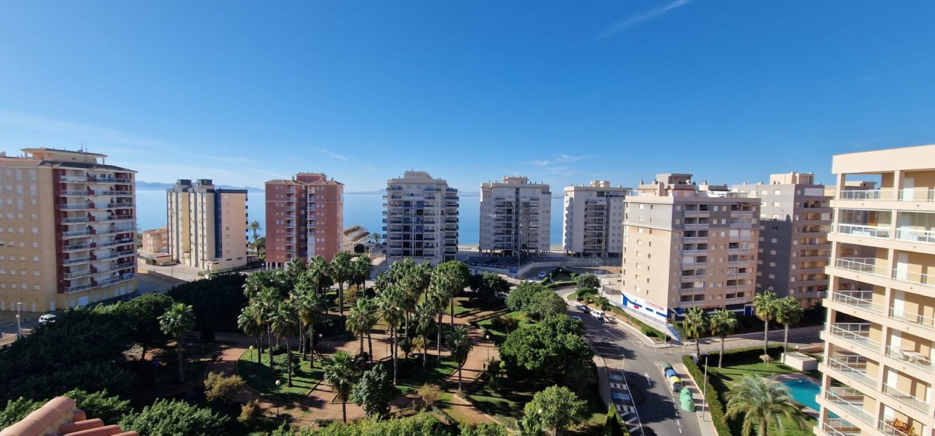 Vista exterior de Àtic en venda en La Manga del Mar Menor amb Aire condicionat, Calefacció i Terrassa