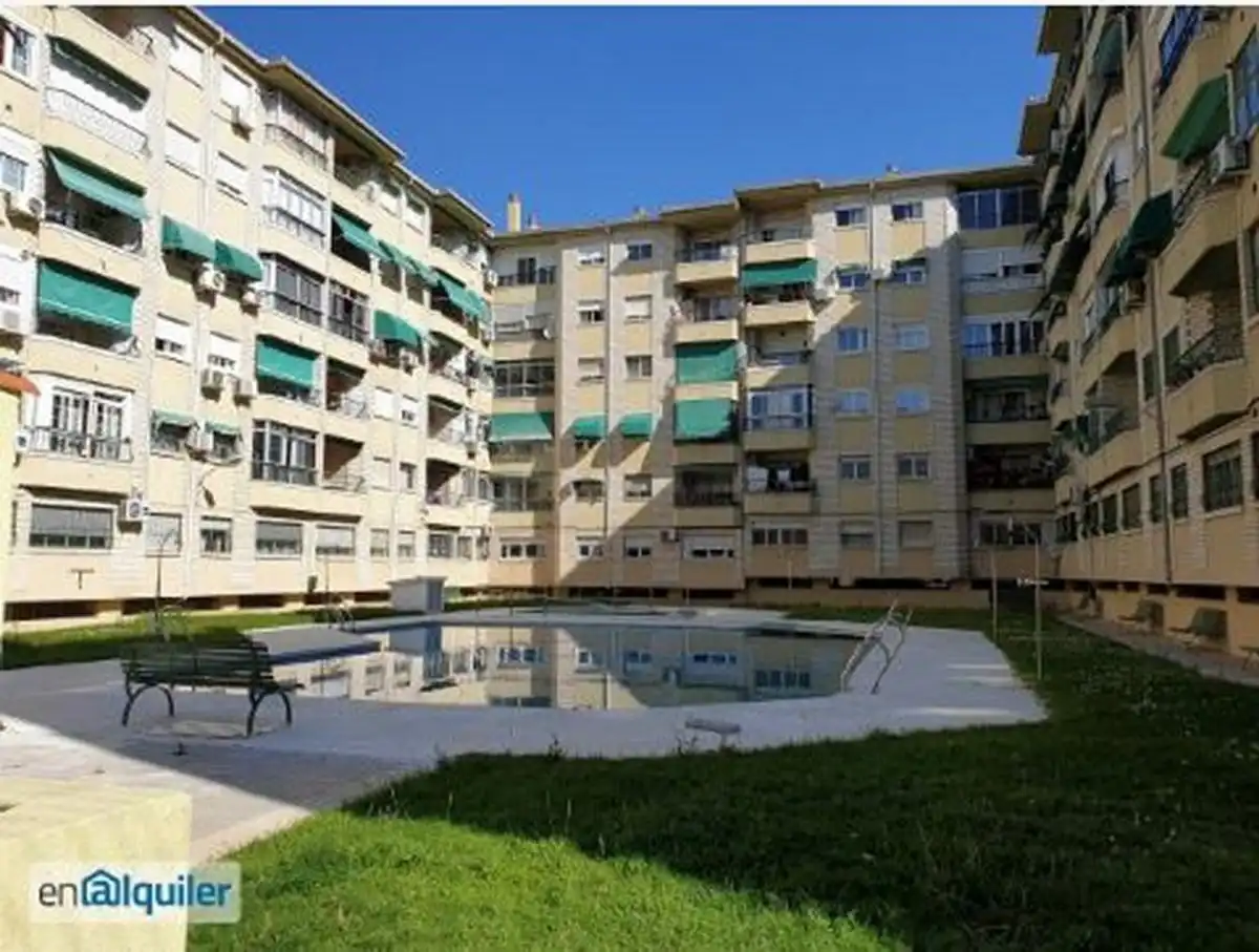 Vista exterior de Pis de lloguer en  Granada Capital amb Calefacció, Terrassa i Moblat