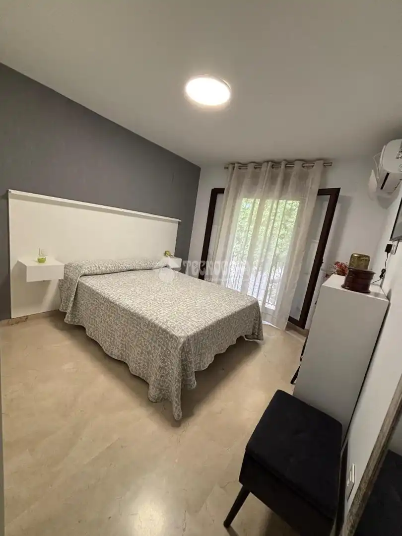 Dormitori de Casa adosada en venda en Alcalá de Guadaira amb Aire condicionat i Terrassa