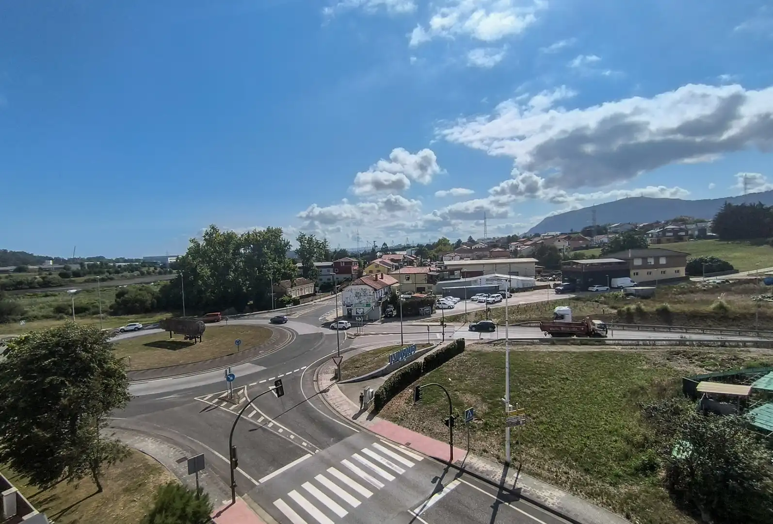 Vista exterior de Ático en venta en El Astillero   con Calefacción y Terraza