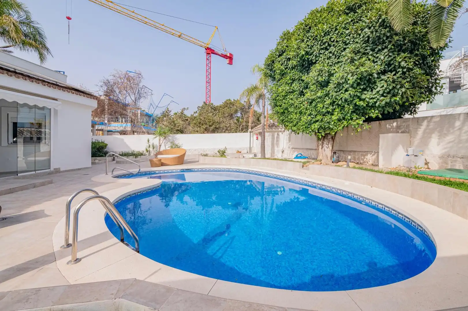 Piscina de Casa o xalet en venda en Marbella amb Aire condicionat, Calefacció i Jardí privat