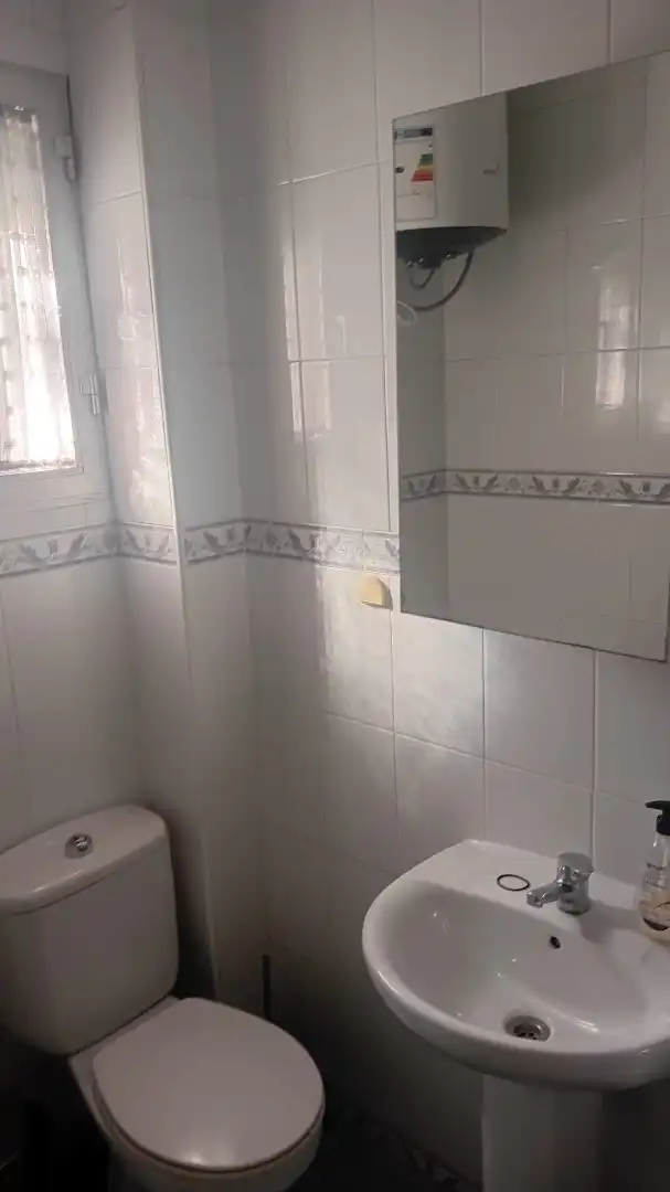 Bany de Pis de lloguer en Sevilla amb Aire condicionat, Rentadora i Balcó