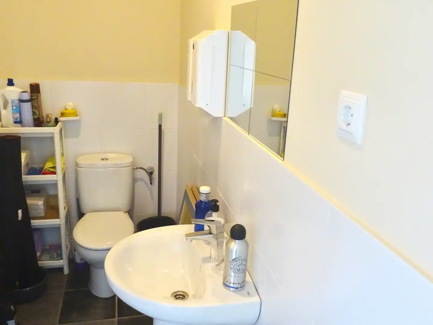 Badezimmer von Geschaftsraum zur Miete in Tres Cantos mit Heizung