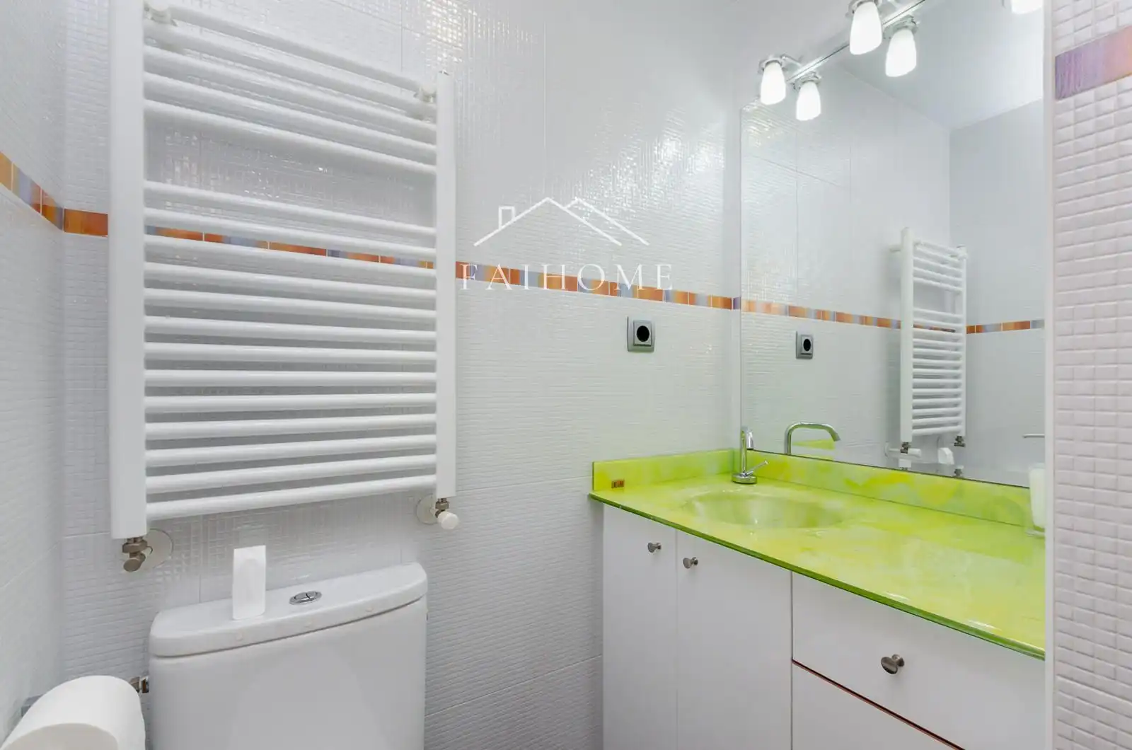 Baño de Piso en venta en Badalona con Aire acondicionado, Calefacción y Terraza