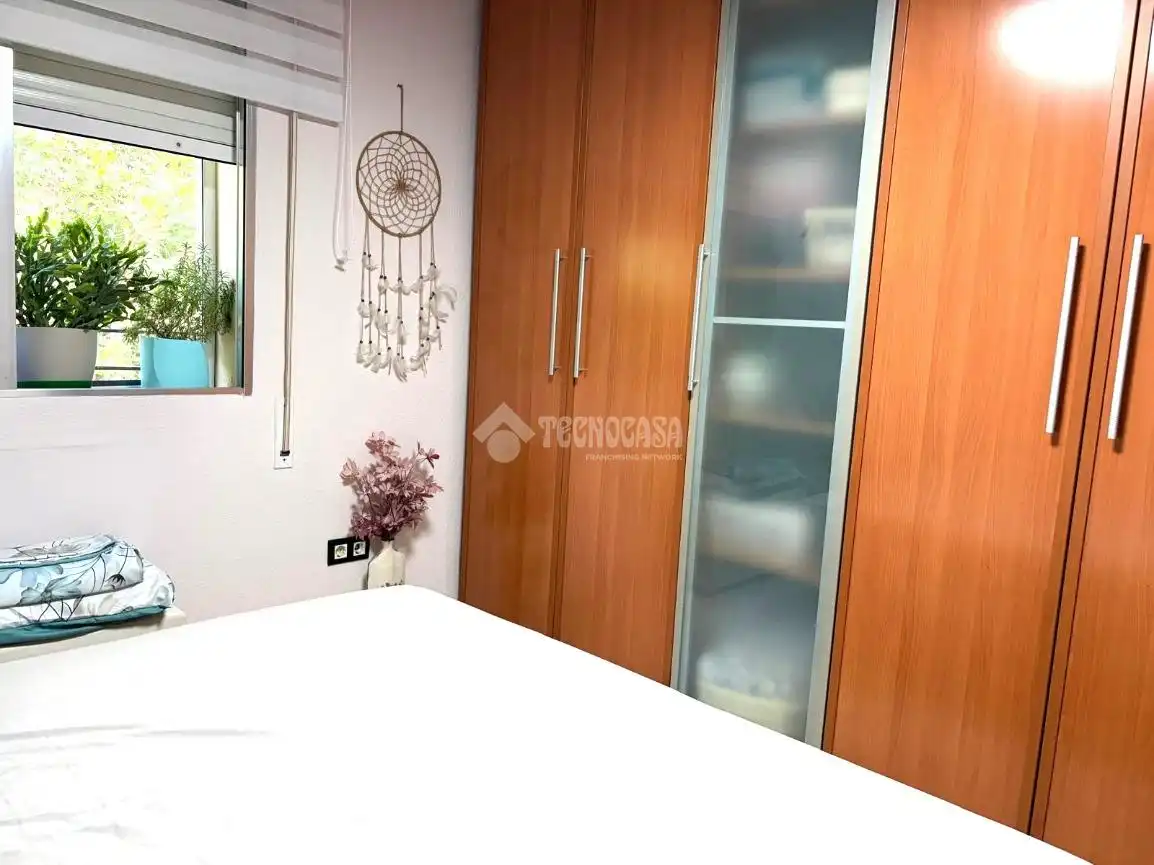 Bedroom of Flat for sale in Sevilla  with Air Conditioner