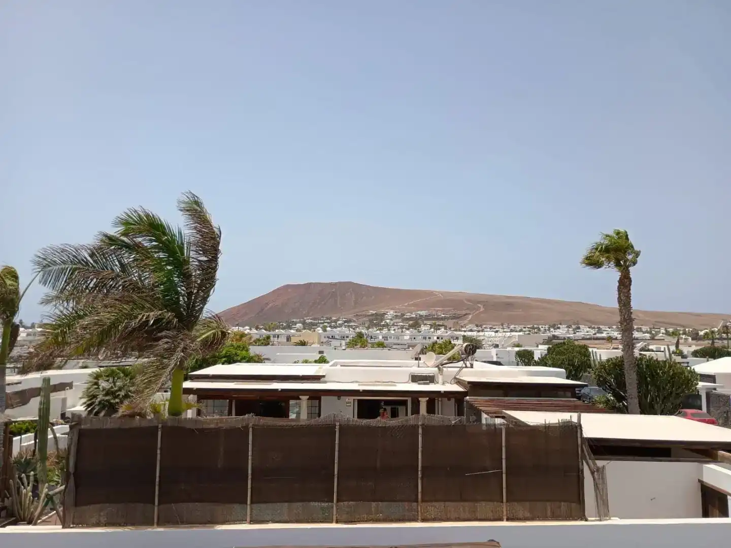 Vista exterior de Casa o xalet en venda en Yaiza amb Aire condicionat i Balcó