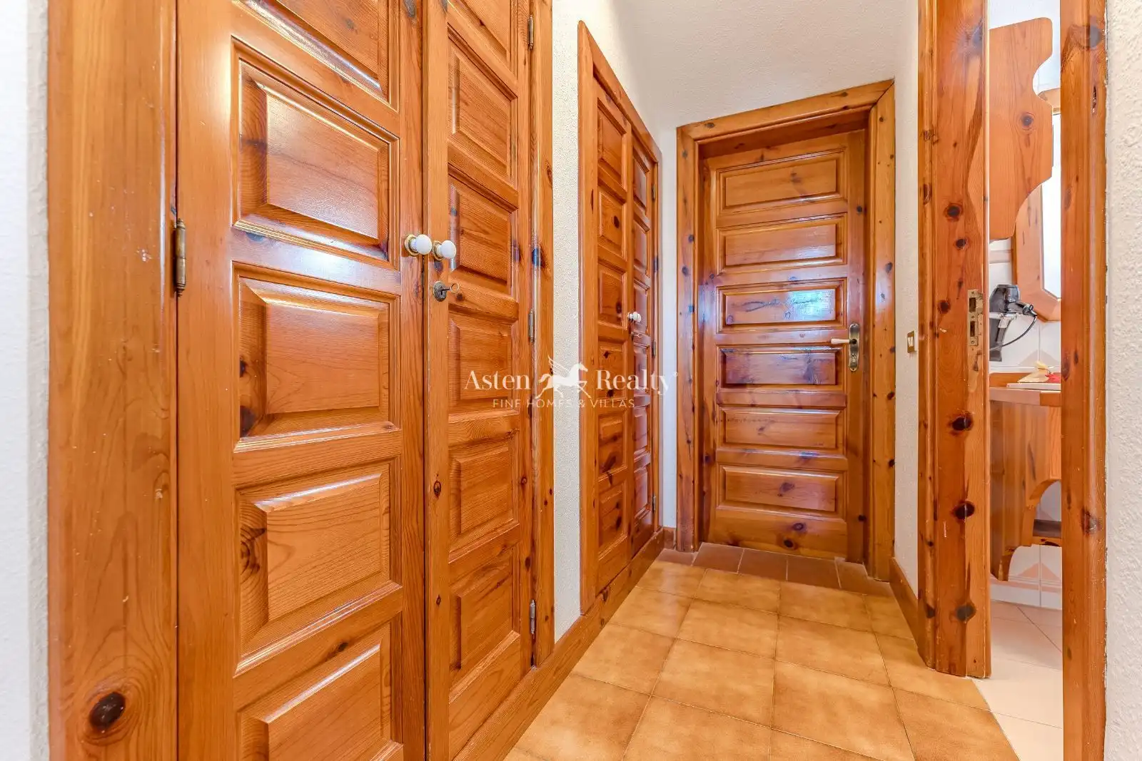 Maisonette zum Verkauf in Arona mit Terrasse, Schwimmbad und Möbliert
