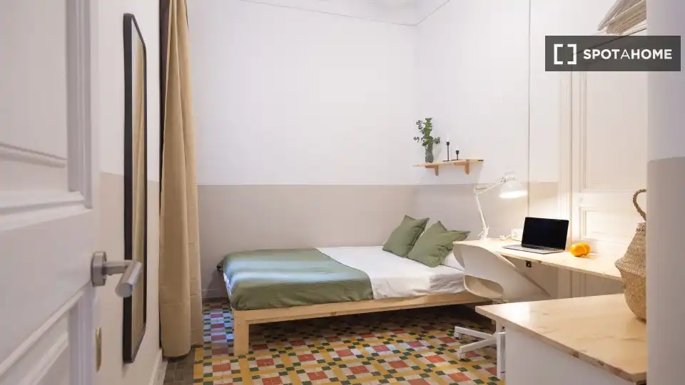Bedroom of Flat for share in Barcelona  with Air Conditioner, Heating and Furnished