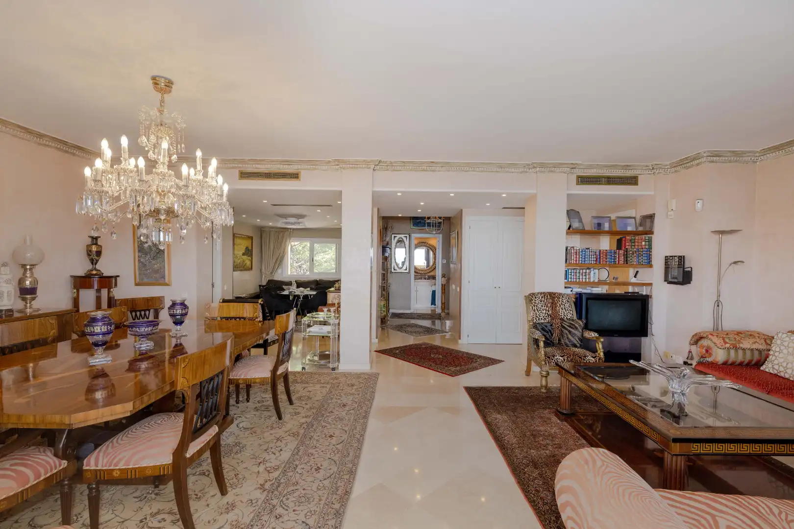 Wohnzimmer von Dachboden zum Verkauf in Marbella mit Klimaanlage, Heizung und Terrasse