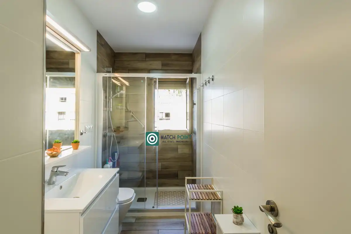 Badezimmer von Wohnung zur Miete in Almuñécar mit Möbliert