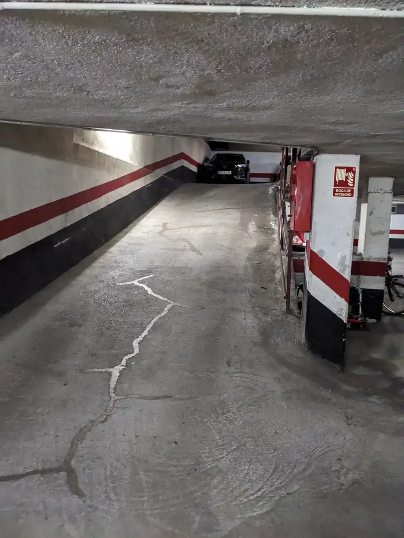 Garage for rent in Carrer de Berlín, 57, Barri de les Corts