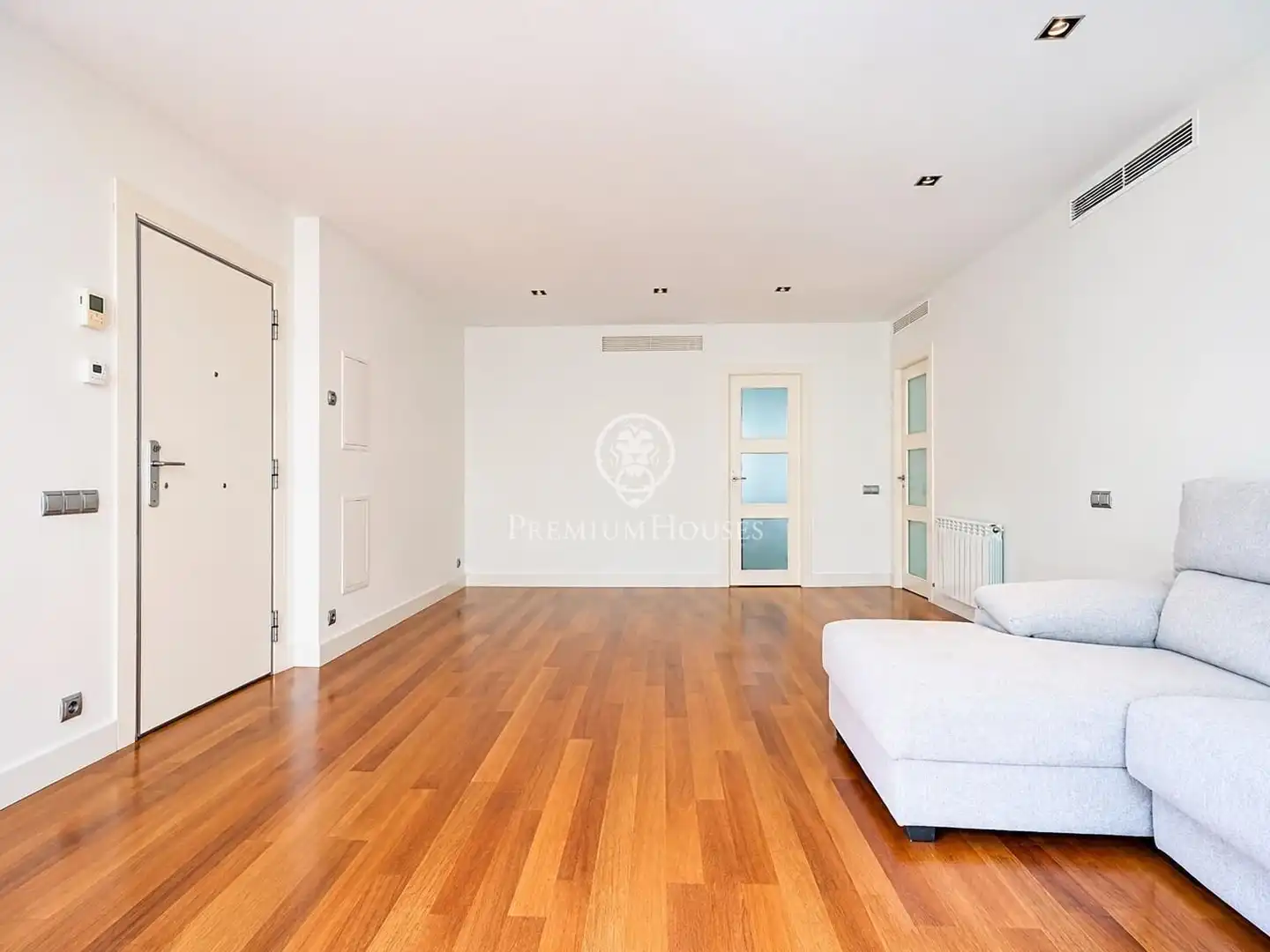 Wohnung zum Verkauf in Barcelona mit Heizung, Privatgarten und Terrasse