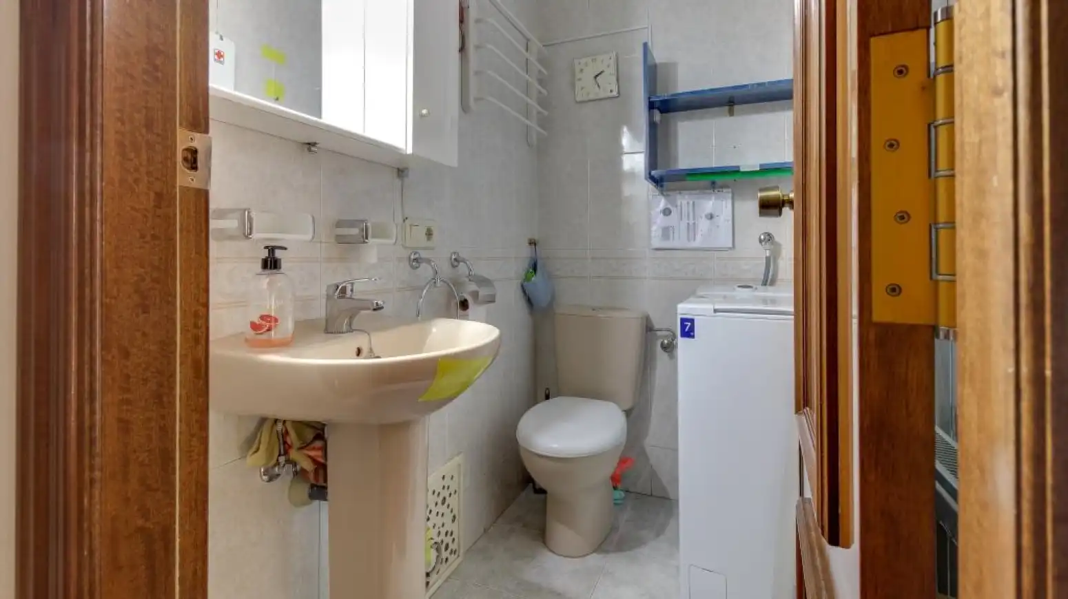 Badezimmer von Einfamilien-Reihenhaus zum Verkauf in Salamanca mit Heizung, Privatgarten und Parkett