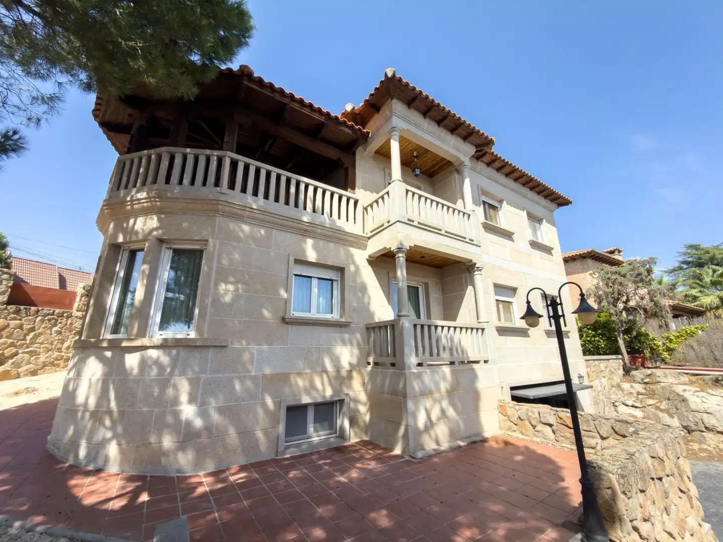Vista exterior de Casa o chalet en venta en Torrelodones con Aire acondicionado, Calefacción y Trastero