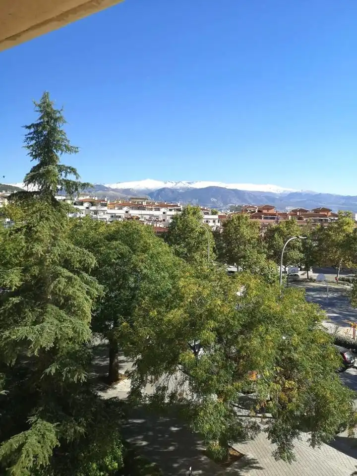 Vista exterior de Pis en venda en Granada amb Aire condicionat