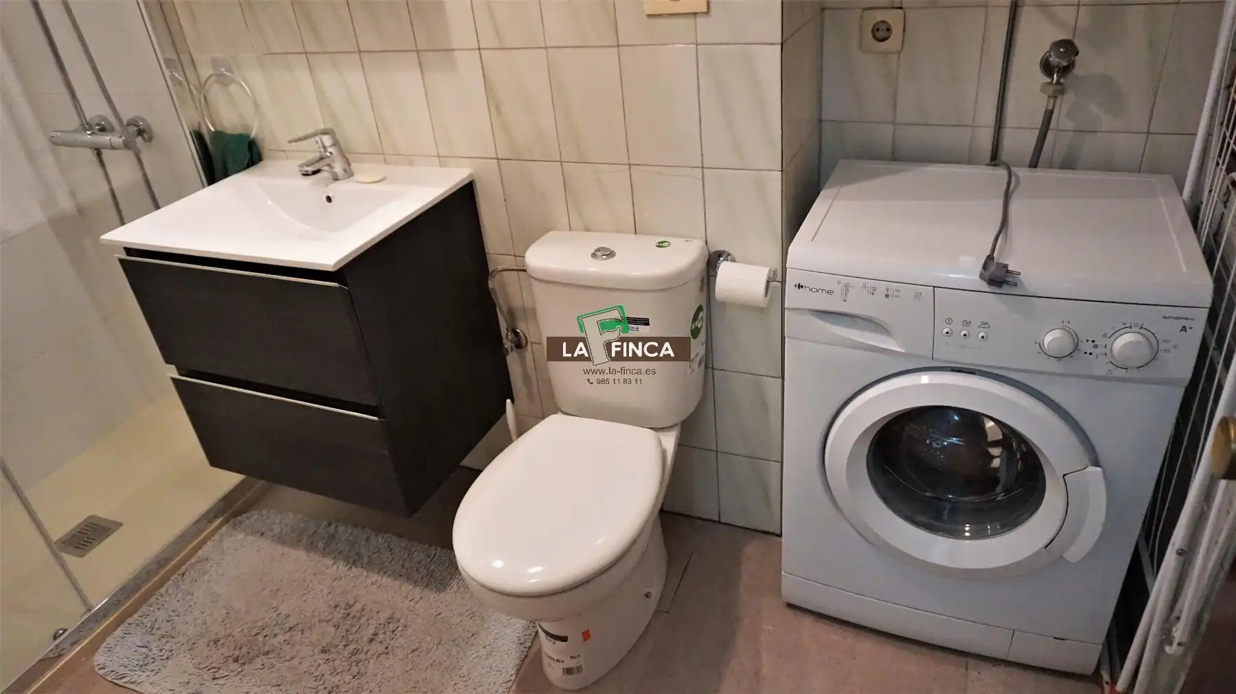 Bany de Pis en venda en Oviedo  amb Calefacció, Parquet i Moblat