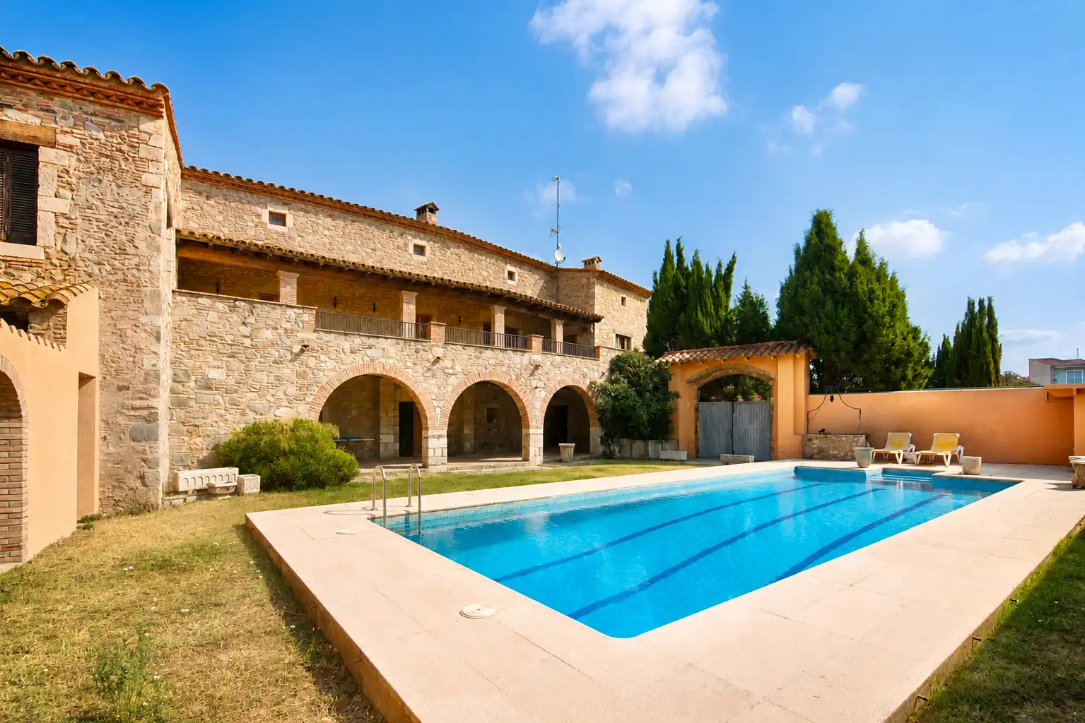 Piscina de Finca rústica en venda en Castelló d'Empúries amb Jardí privat i Piscina