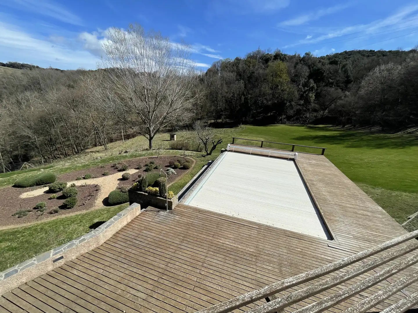 Casa rústica con terraza en venta en Sant Joan Les Fonts, imagen 2