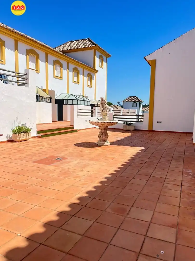 Terrasse von Einfamilien-Reihenhaus zum Verkauf in Islantilla mit Klimaanlage, Heizung und Terrasse