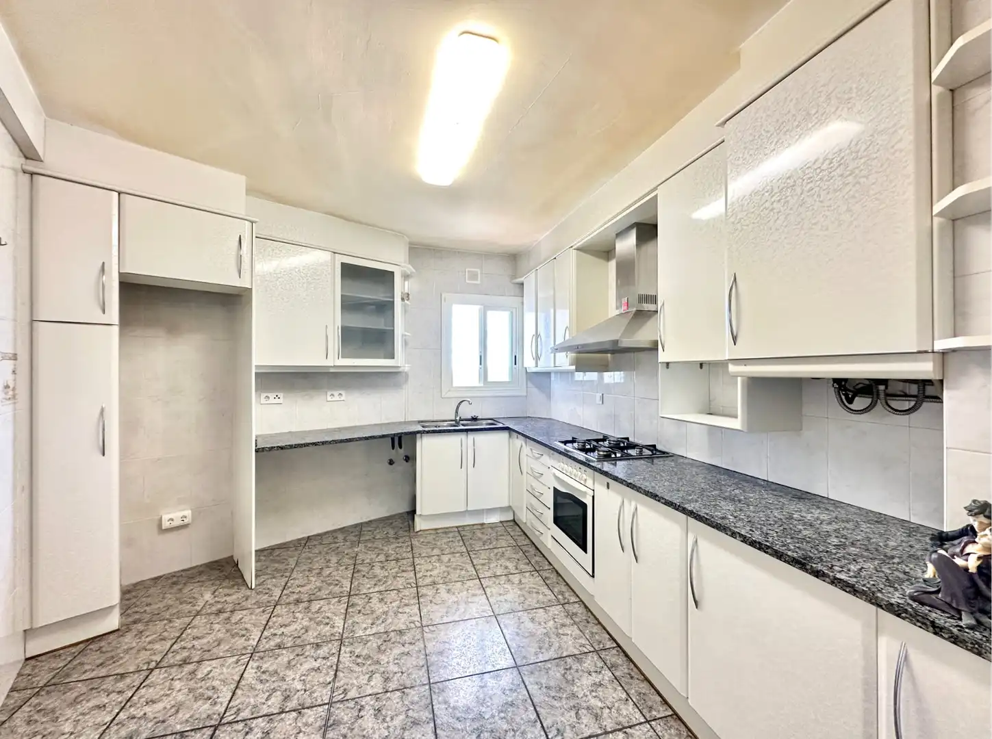 Küche von Wohnung zum Verkauf in Torelló mit Heizung, Terrasse und Ofen