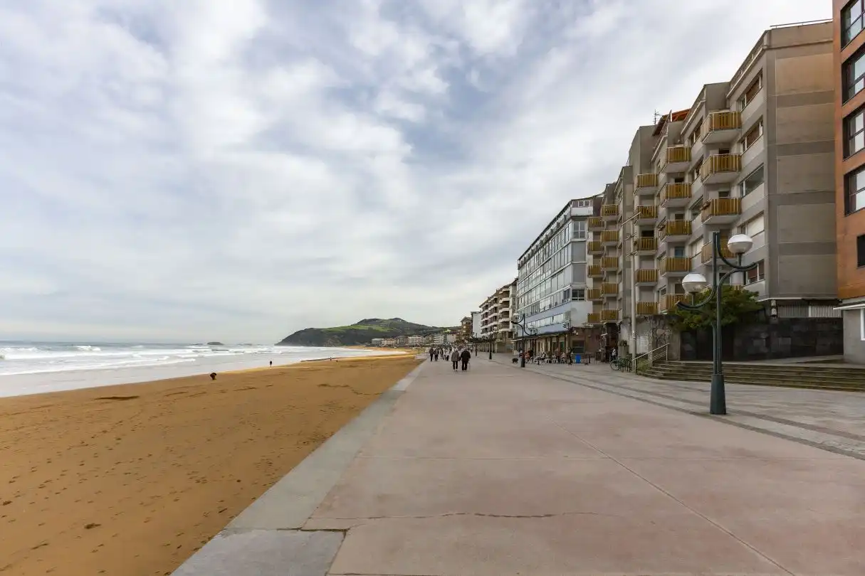 Vista exterior de Local en venta en Zarautz con Aire acondicionado