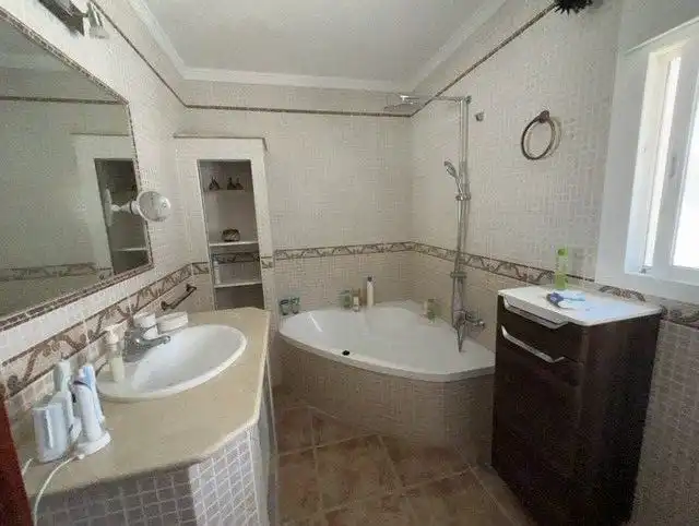 Bany de Casa o xalet de lloguer en Chiclana de la Frontera amb Aire condicionat, Jardí privat i Terrassa