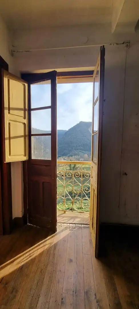 Casa o xalet en venda en Oviedo  amb Terrassa i Balcó