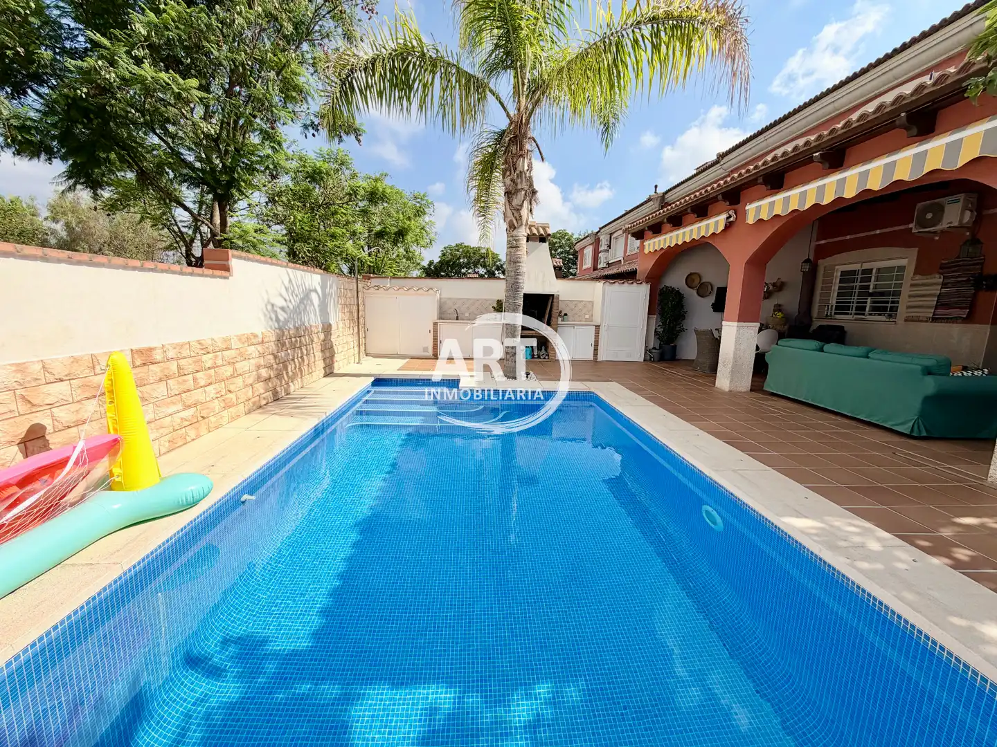 Piscina de Casa adosada en venda en La Pobla de Vallbona amb Aire condicionat, Calefacció i Jardí privat