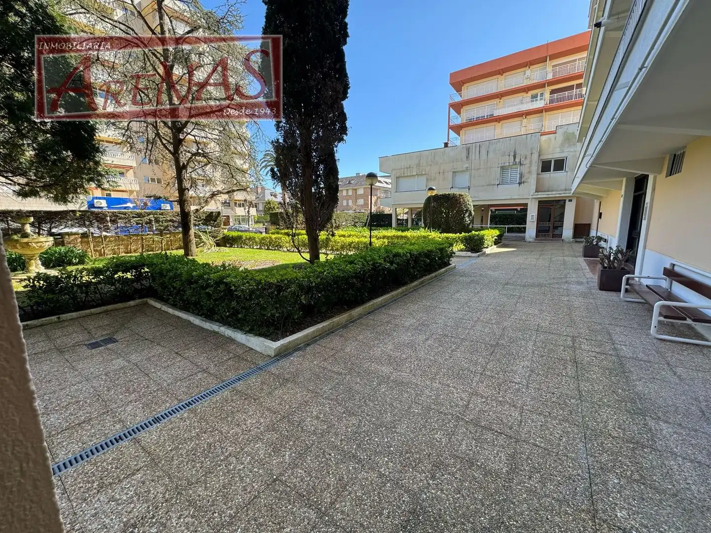 Vista exterior de Apartament en venda en Laredo amb Calefacció, Jardí privat i Moblat