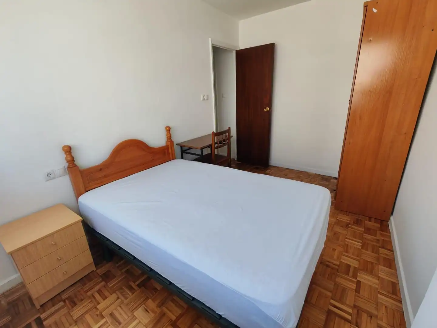 Bedroom of Flat for rent in Vigo   with Terrace, Furnished and Balcony