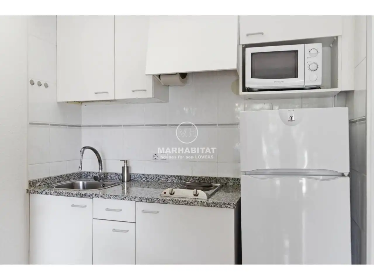 Cocina de Piso en venta en L'Escala con Terraza, Amueblado y Piscina comunitaria