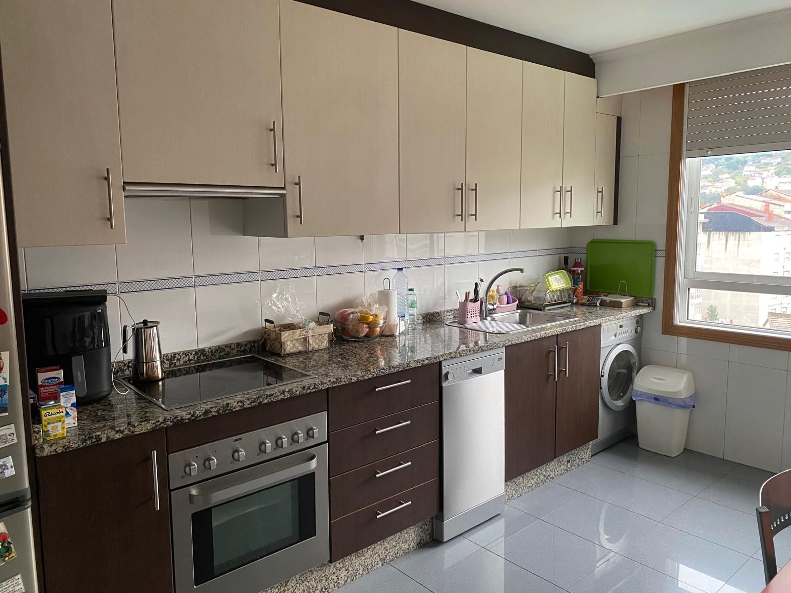 Cuina de Dúplex de lloguer en Ourense Capital  amb Calefacció, Parquet i Terrassa