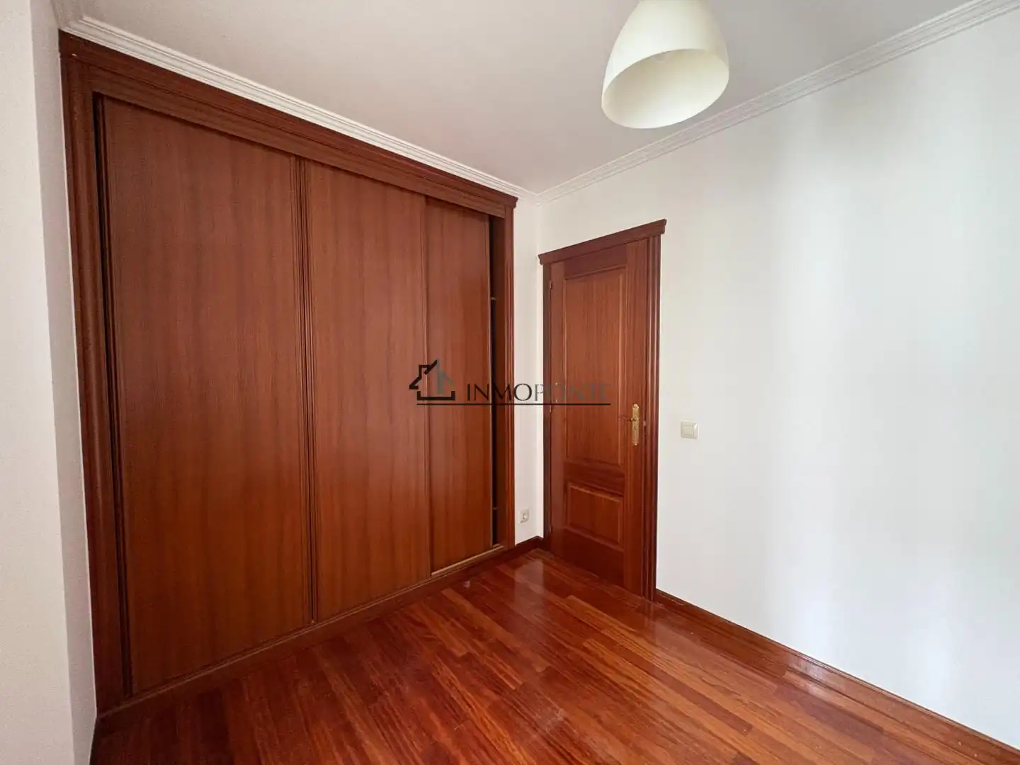 Habitación de Piso de alquiler en Pontevedra Capital  con Calefacción y Trastero