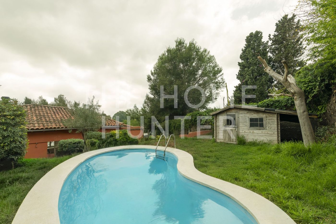 Piscina de Casa o xalet en venda en Cerdanyola del Vallès amb Aire condicionat, Calefacció i Jardí privat