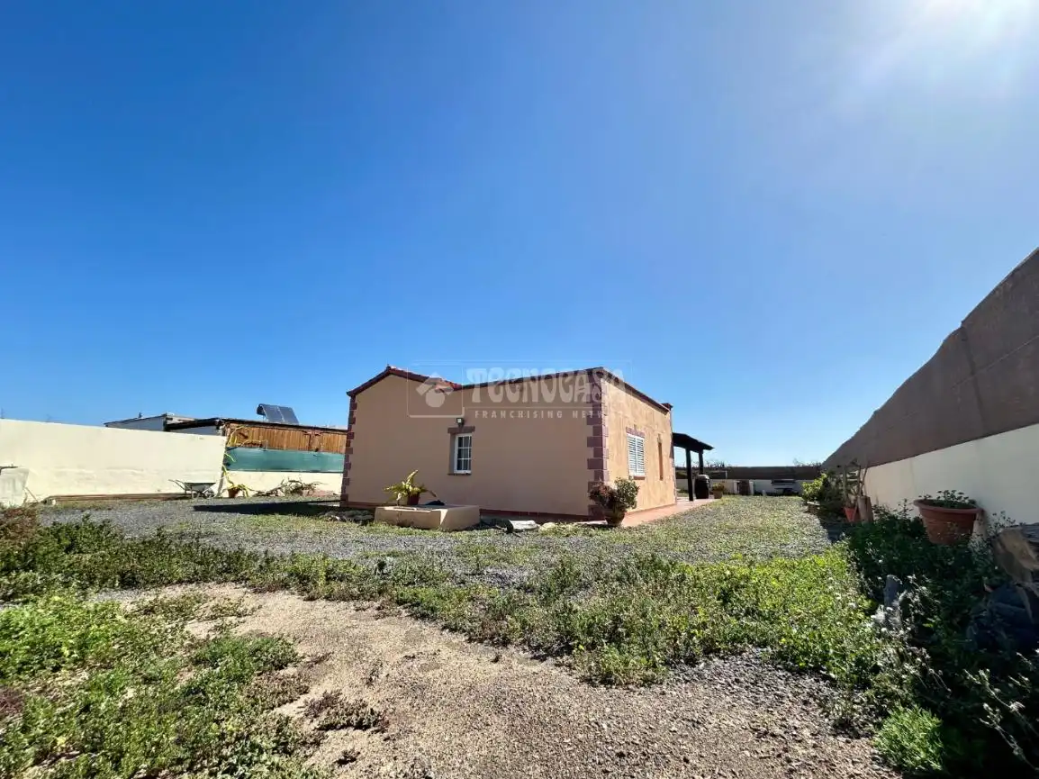 Vista exterior de Casa o xalet en venda en Tuineje amb Jardí privat i Terrassa