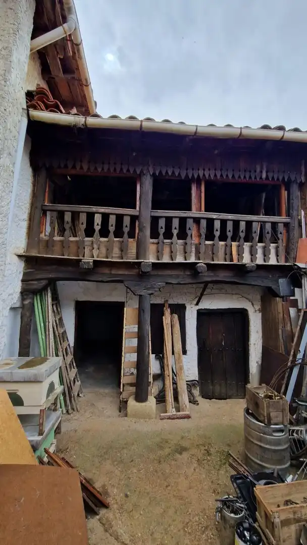 Vista exterior de Casa o xalet en venda en Santovenia de la Valdoncina amb Calefacció, Terrassa i Traster