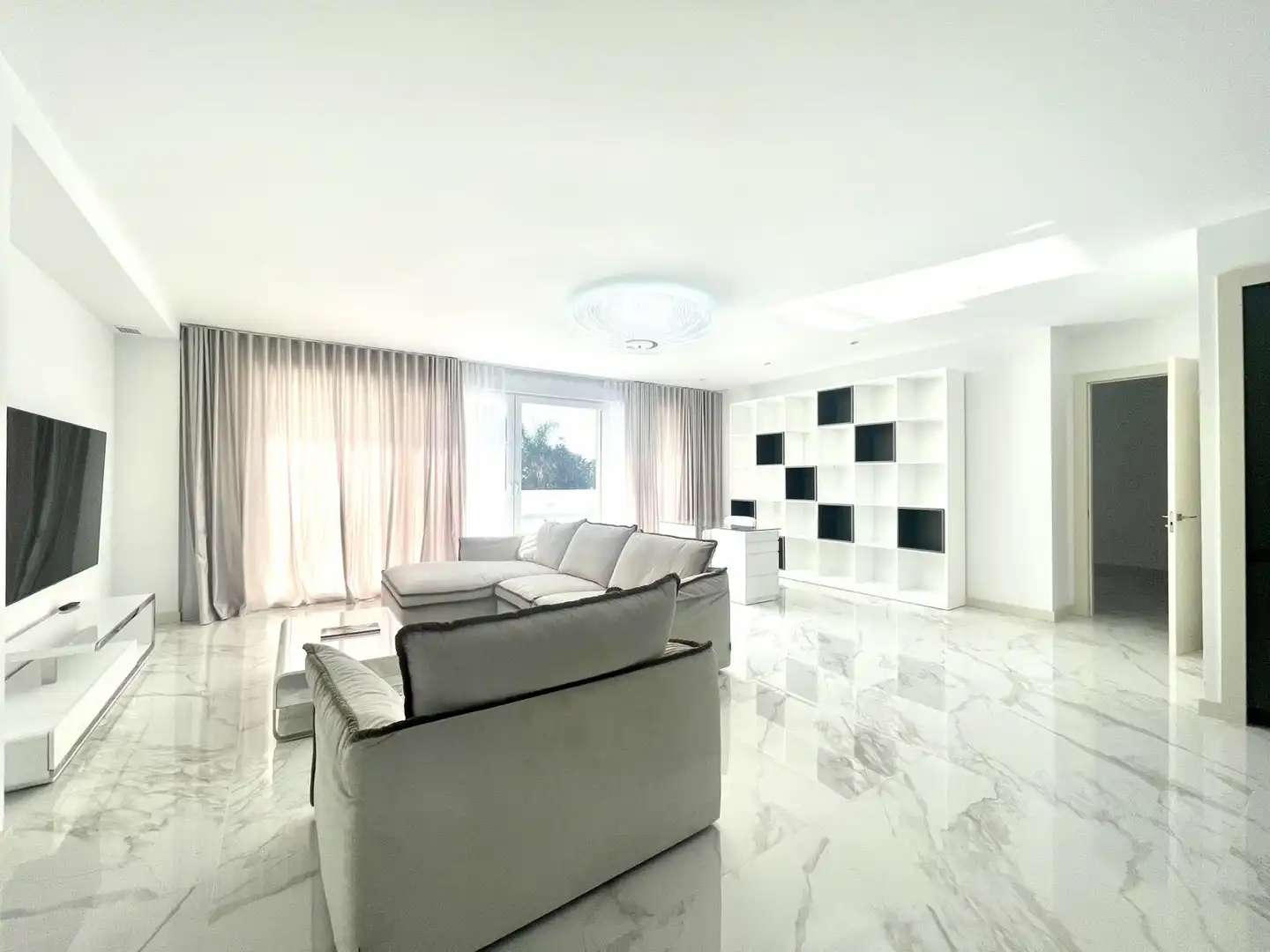 Apartament amb terrassa en venda a Conjunto Benabolá 7, imagen 3