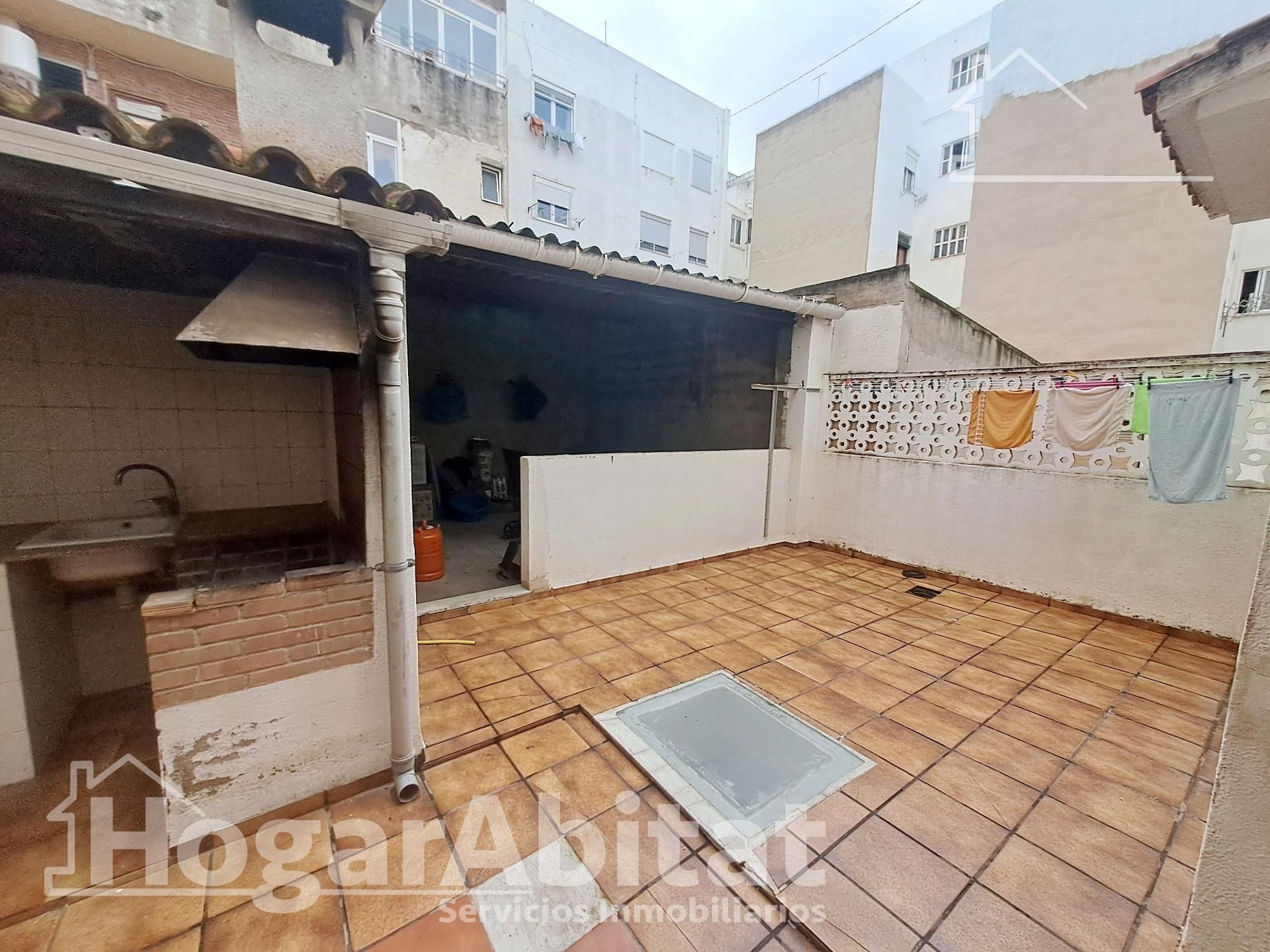 Vista exterior de Casa o chalet en venta en Castellón de la Plana / Castelló de la Plana con Terraza, Trastero y Amueblado