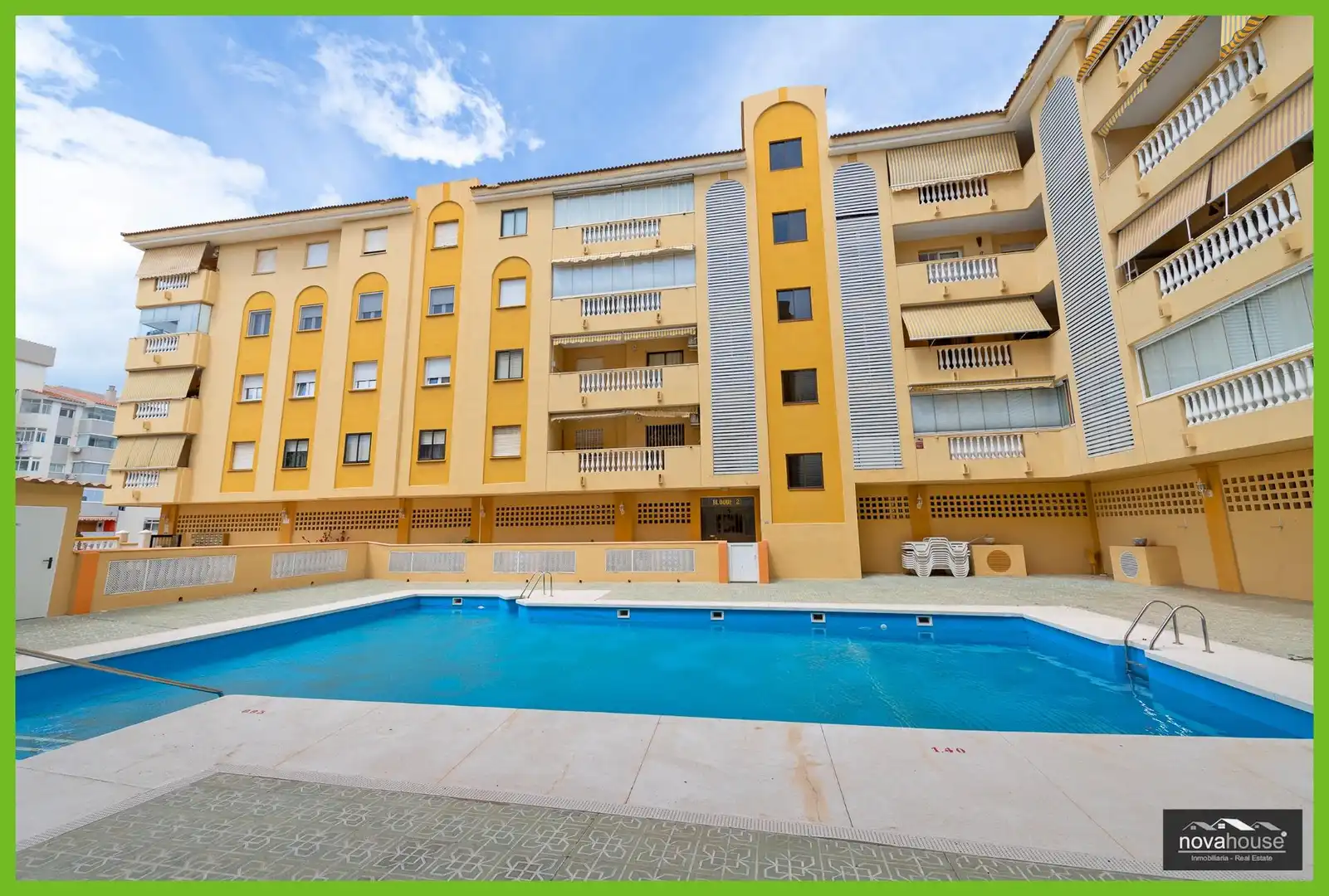 Schwimmbecken von Wohnung zum Verkauf in Rincón de la Victoria mit Terrasse, Abstellraum und Balkon
