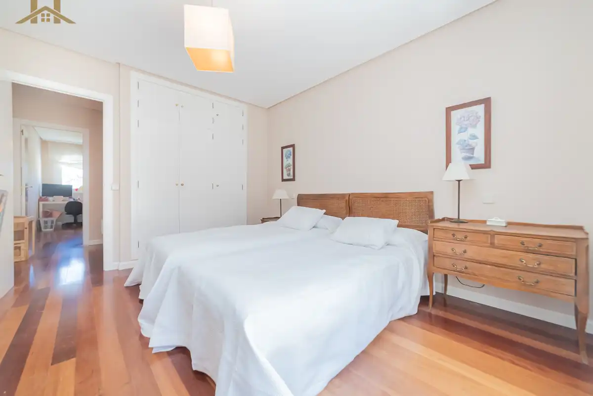 Schlafzimmer von Haus oder Chalet zum Verkauf in Torrelodones mit Heizung, Privatgarten und Terrasse