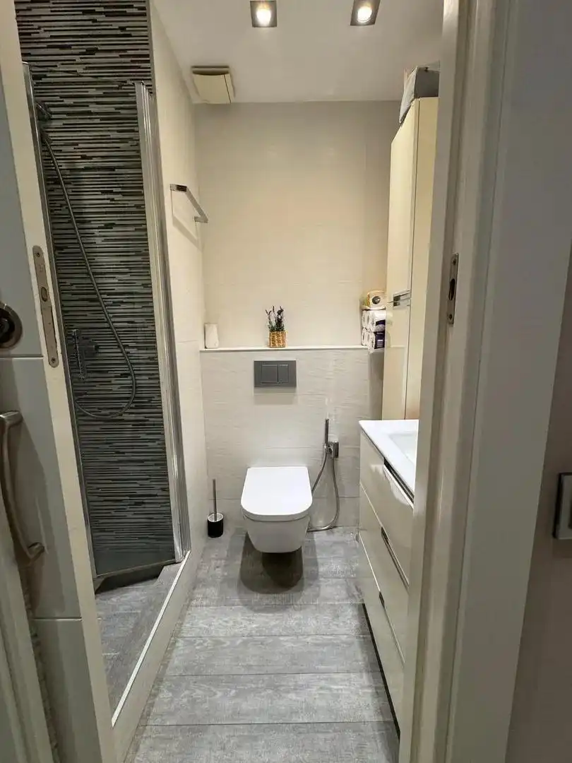 Bany de Apartament en venda en Barcelona amb Parquet i Balcó