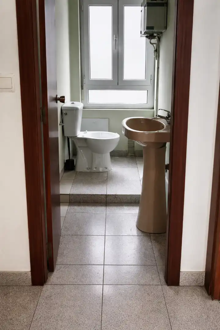 Badezimmer von Geschaftsraum zur Miete in Santander