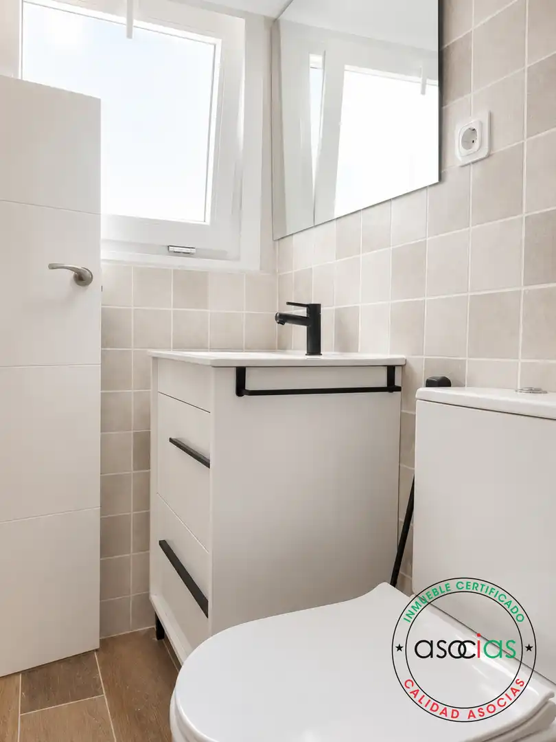 Baño de Piso de alquiler en Gijón  con Jardín privado, Parquet y Terraza