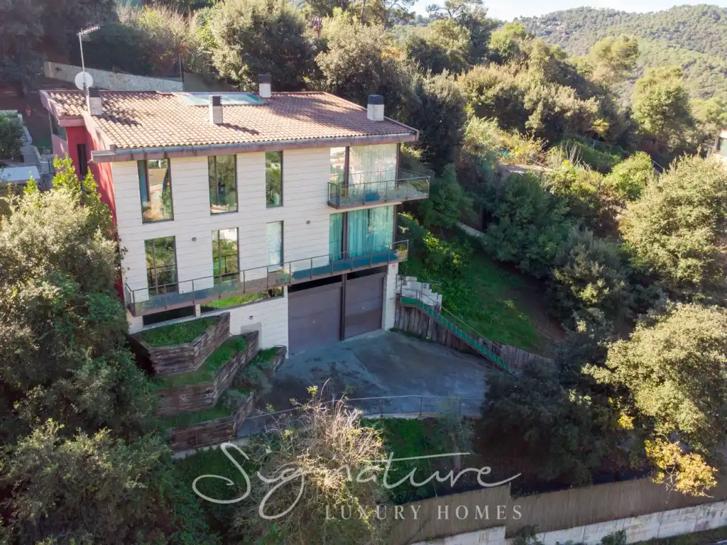 Vista exterior de Casa o chalet en venta en Barcelona con Aire acondicionado