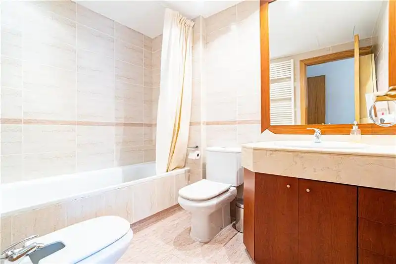 Baño de Piso en venta en  Palma de Mallorca con Aire acondicionado, Calefacción y Terraza
