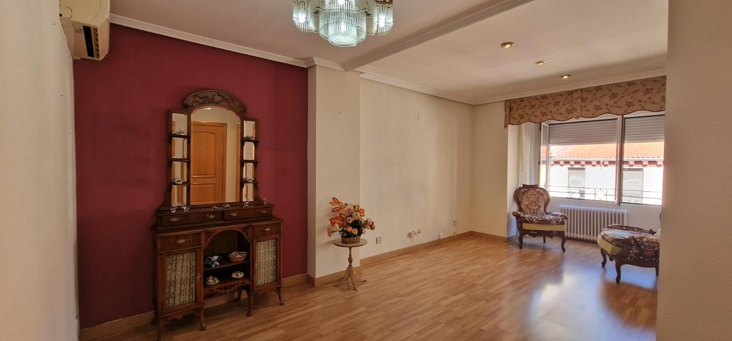 Sala d'estar de Pis en venda en  Zaragoza Capital amb Aire condicionat, Calefacció i Parquet